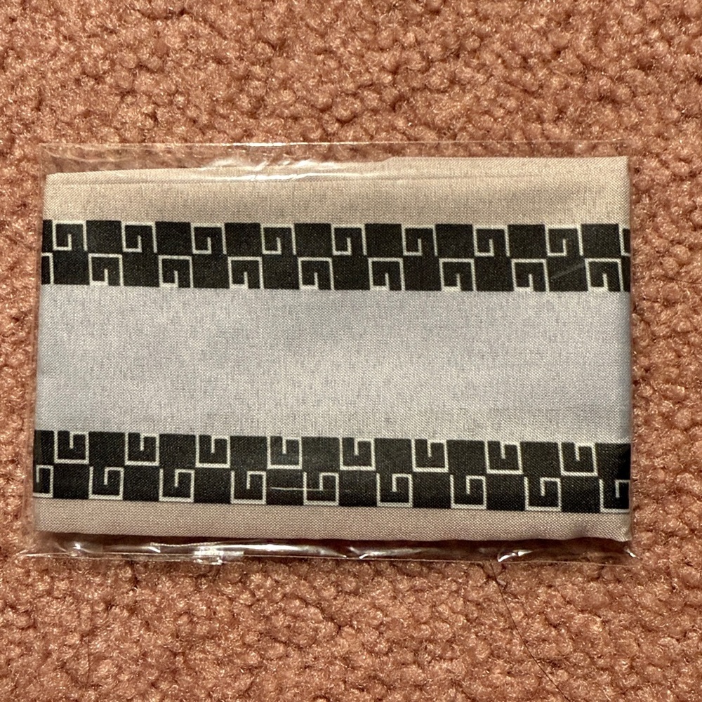 🔥10/$15 Elegant Black and Gray Scarf Twilly